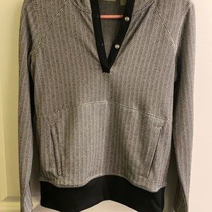 Stretchy herringbone pullover